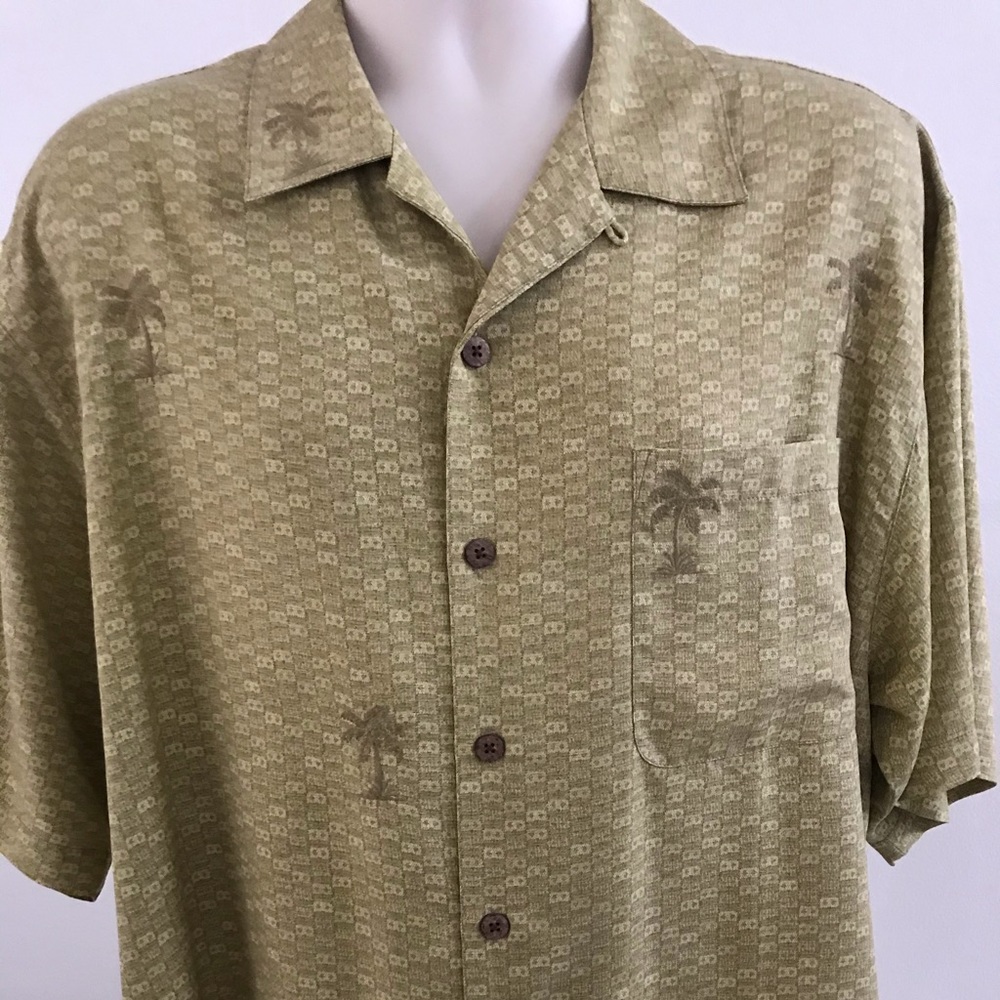 Tommy Bahama Camp Shirt Size Large